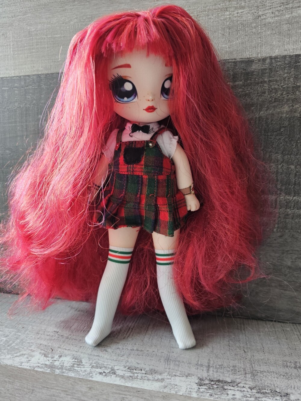 MGA NA! NA! Surprise Teens Samantha Smartie 11" Doll Red Hair Plaid Dress